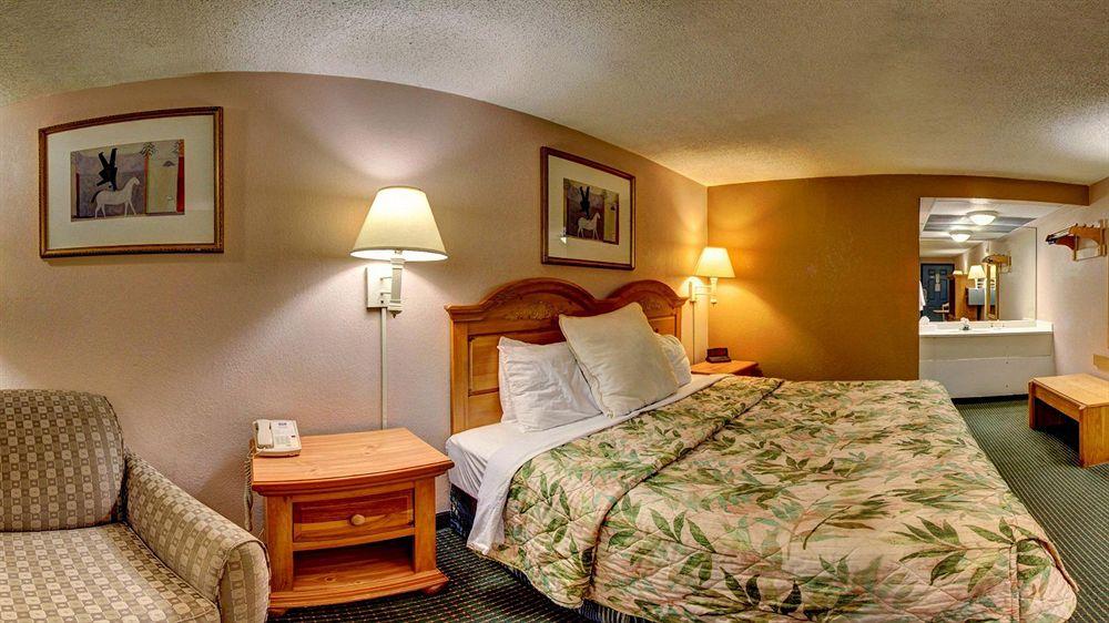 Econo Lodge Pooler - Savannah I-95 מראה חיצוני תמונה